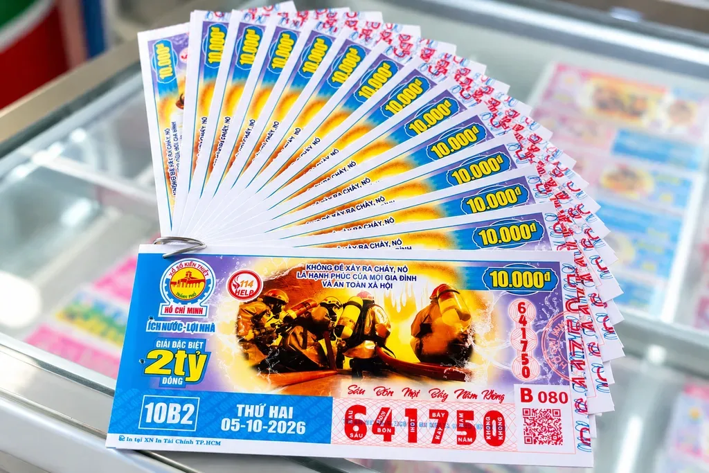 Lốc vé số kiến thiết TP.HCM được xòe hình cánh quạt, minh họa quy cách 16 tờ trong một lốc vé số miền Nam năm 2026.